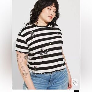 Torrid Spirited Away Black and White Top Worn Twice. Embroidery Short-Sleeved
